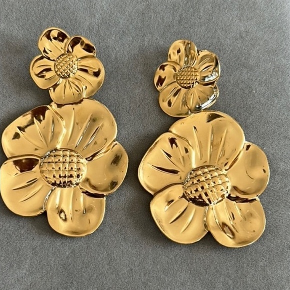Zara Flower Drop Earrings - Picture 3 of 11